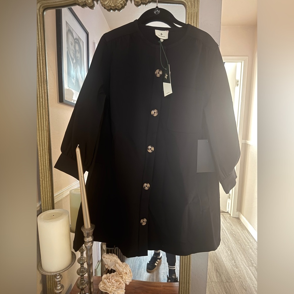 Black Blake Dress
TUCKERNUCK